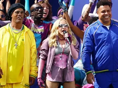 Ronaldo e Ronaldinho dividem o palco com Madonna na final da Copa