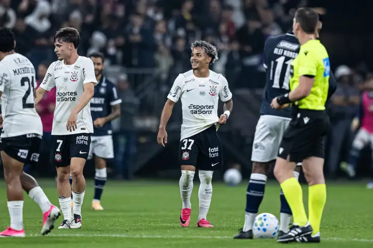 Corinthians vence o Remo e mostra evolução com Diniz