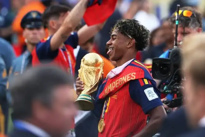 Conheça a história de Lamine Yamal, campeão da Copa do Mundo aos 19 anos Conheça a história de Lamine Yamal, campeão da Copa do Mundo aos 19 anos