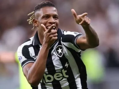 Botafogo pressiona Danilo a aceitar proposta do Zenit