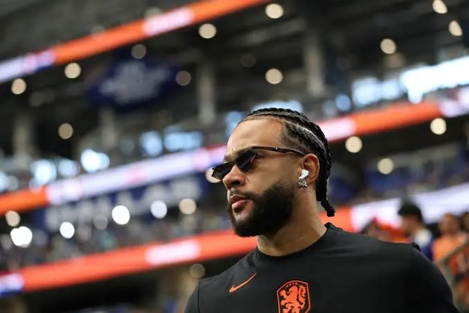 Memphis propõe contrato de três anos, aceita redução salarial e tenta destravar renovação com o Corinthians Memphis propõe contrato de três anos, aceita redução salarial e tenta destravar renovação com o Corinthians
