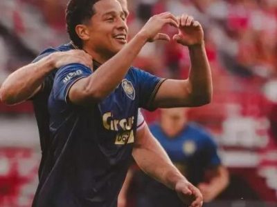Flamengo confirma a contratação do ponta equatoriano Anthony Valencia para a temporada
