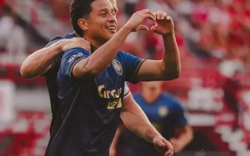 Flamengo confirma a contratação do ponta equatoriano Anthony Valencia para a temporada