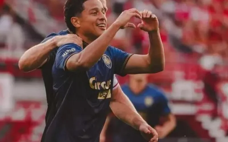Flamengo confirma a contratação do ponta equatoriano Anthony Valencia para a temporada
