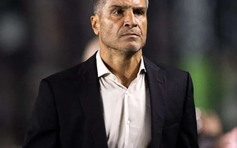 Pedro Emanuel comemora primeira vitória no Brasileirão e alivia pressão no Vasco