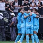 Santos derrota Corinthians com gol de Oliva e encontra fôlego no Brasileiro