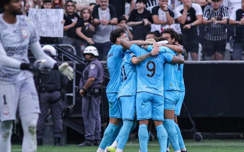 Santos derrota Corinthians com gol de Oliva e encontra fôlego no Brasileiro
