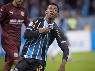 Grêmio acerta venda de Gabriel Mec ao Porto por R$ 60 milhões e alivia finanças do clube