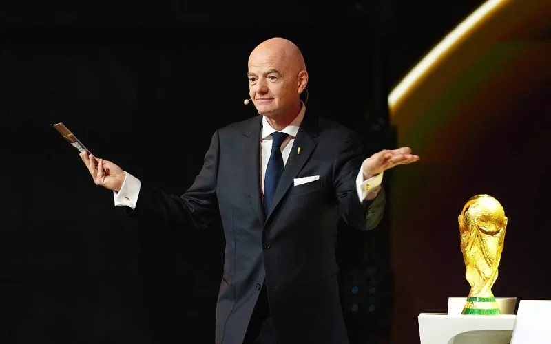 UEFA desiste de boicote à FIFA após garantias sobre direitos comerciais