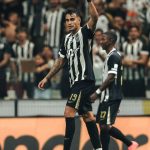 Atlético-MG supera Vitória por 2 a 1 e respira na tabela do Brasileirão
