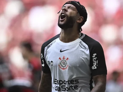 Corinthians volta atrás e reabre negociações com Memphis