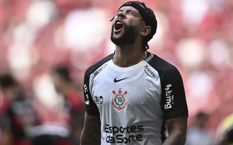 Corinthians volta atrás e reabre negociações com Memphis