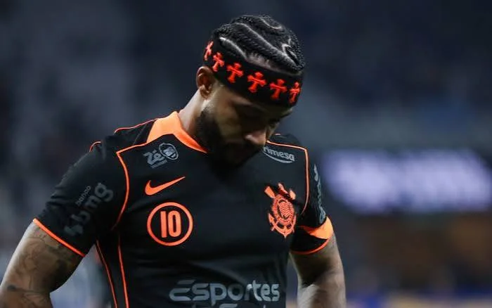 Novela Memphis termina em crise: decisão de Stabile causa mal-estar no Corinthians e jogador se sente traído