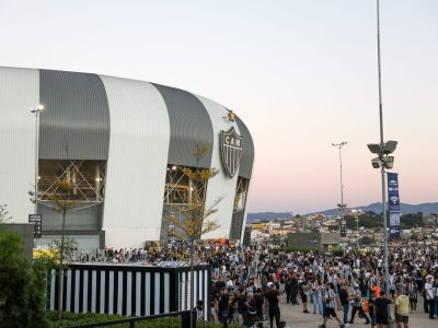 Atlético-MG enfrenta Vitória em busca de reação no Brasileirão neste sábado