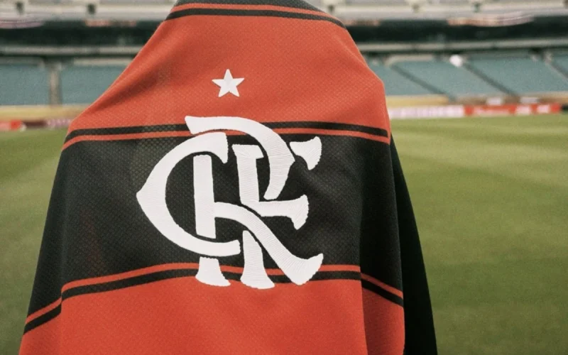Anthony Valencia desembarca no Rio de Janeiro e é o novo reforço do Flamengo