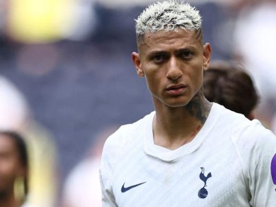 Richarlison comenta sobre sua situação no Tottenham e deseja retorno ao Everton com respeito