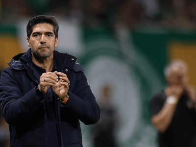 Abel Ferreira critica regras do Brasileirão que barram contratações do Palmeiras durante a competição