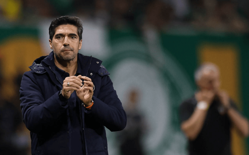Abel Ferreira critica regras do Brasileirão que barram contratações do Palmeiras durante a competição