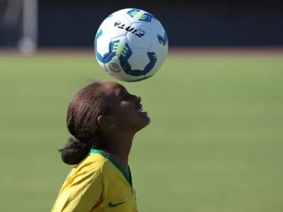 Futebol Feminino ganha prioridade com nova lei que estabelece diretrizes para profissionalização no Brasil