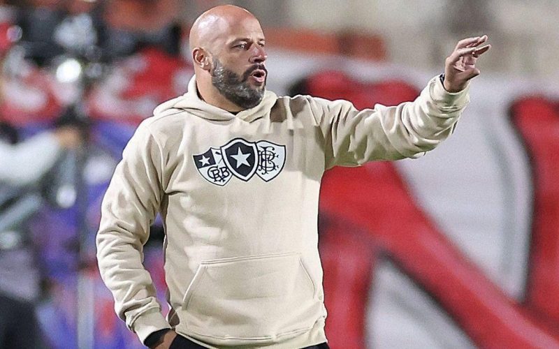 Bruno Cantarelli pede demissão de Franclim após goleada histórica do Botafogo para o Cienciano na Sul-Americana