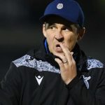 Joey Barton permanece preso após Justiça britânica negar fiança e aguarda julgamento por agressão em clube de golfe em 2027