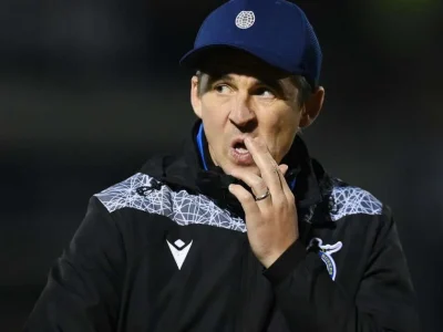 Joey Barton permanece preso após Justiça britânica negar fiança e aguarda julgamento por agressão em clube de golfe em 2027