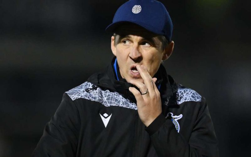 Joey Barton permanece preso após Justiça britânica negar fiança e aguarda julgamento por agressão em clube de golfe em 2027