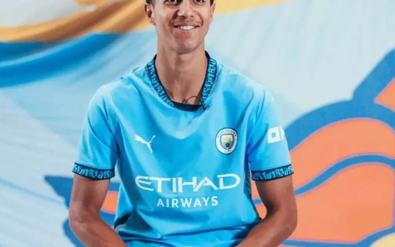 Allan conta com apoio de Vitor Reis em adaptação no Manchester City após histórica venda do Palmeiras