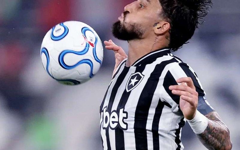 Confusão no Nilton Santos: Alex Telles cobra respeito após eliminação do Botafogo na Sul-Americana