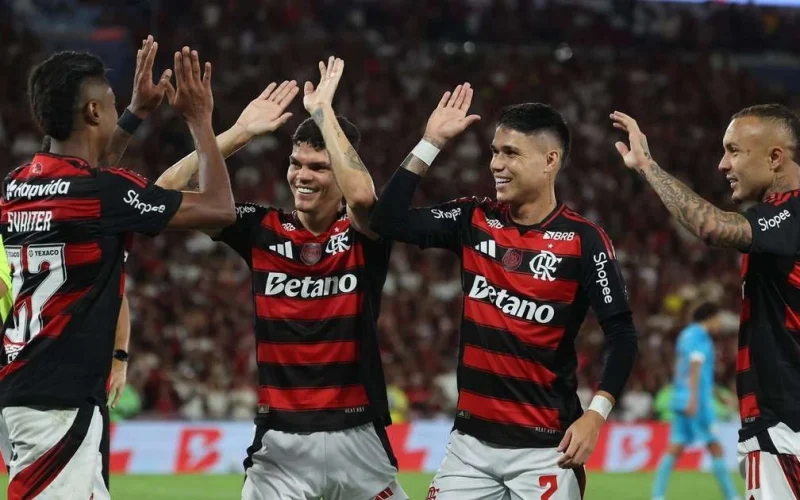 Santos tenta Everton Cebolinha, mas atacante prioriza transferência para o exterior