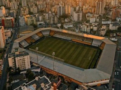 Criciúma e Operário-PR se enfrentam nesta terça-feira em jogo adiado da Série B; saiba onde assistir