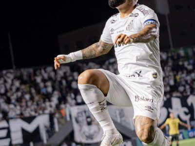 Gabigol atinge 130 gols no Brasileirão e se aproxima de Zico na lista histórica dos artilheiros