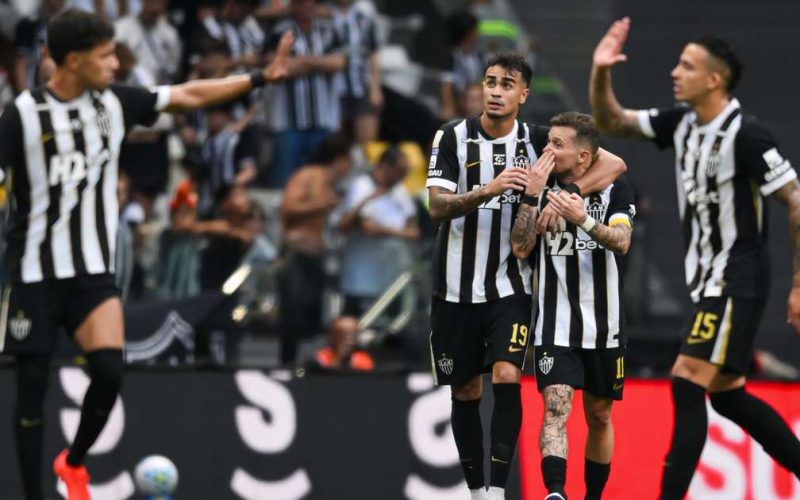 Atlético-MG vira o jogo no segundo tempo e bate Fluminense por 3 a 1 na Arena MRV pelo Brasileirão