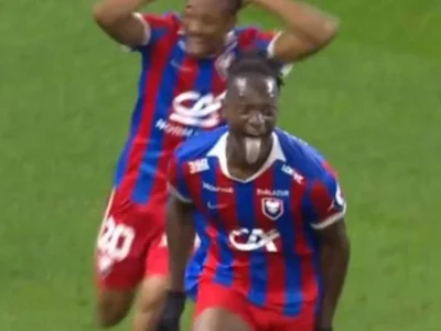 Gnanduillet marca dois gols e surpreende ao abaixar calças em comemoração durante vitória do Caen sobre o Rouen