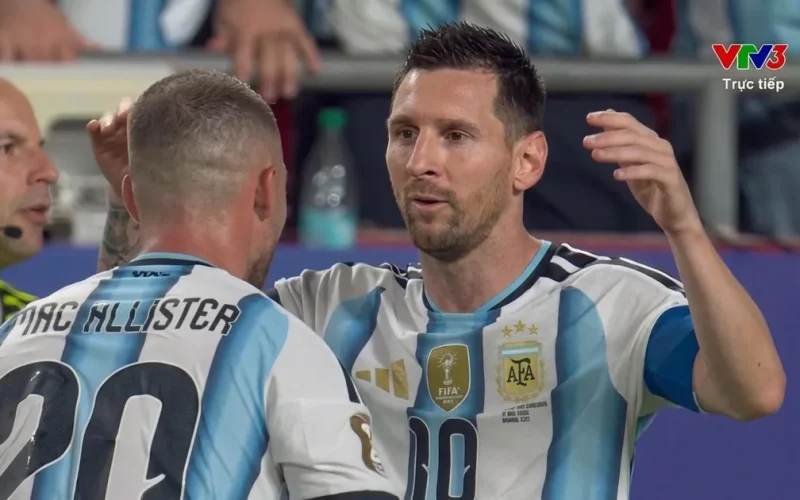 FIFA e CONMEBOL prestam homenagens emocionantes a Lionel Messi após sua aposentadoria da seleção argentina