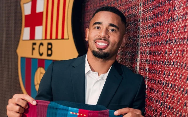 Barcelona oficializa contratação de Gabriel Jesus e Palmeiras fatura R$ 1,2 milhão