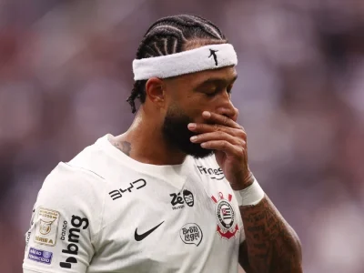 Memphis Depay é desfalque em treino do Corinthians e preocupa para próximo jogo