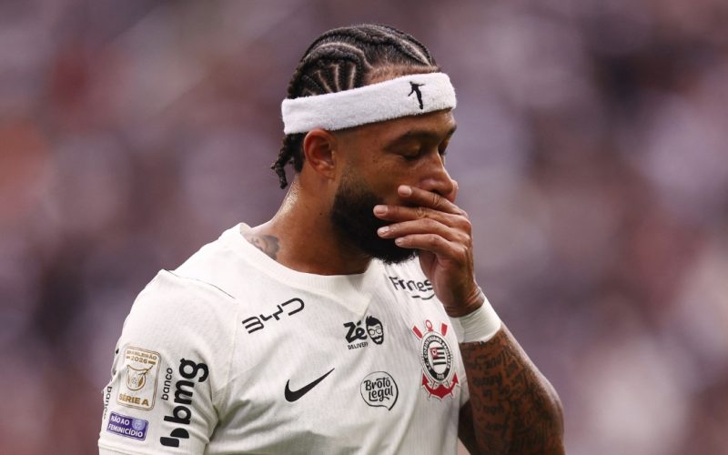 Memphis Depay é desfalque em treino do Corinthians e preocupa para próximo jogo