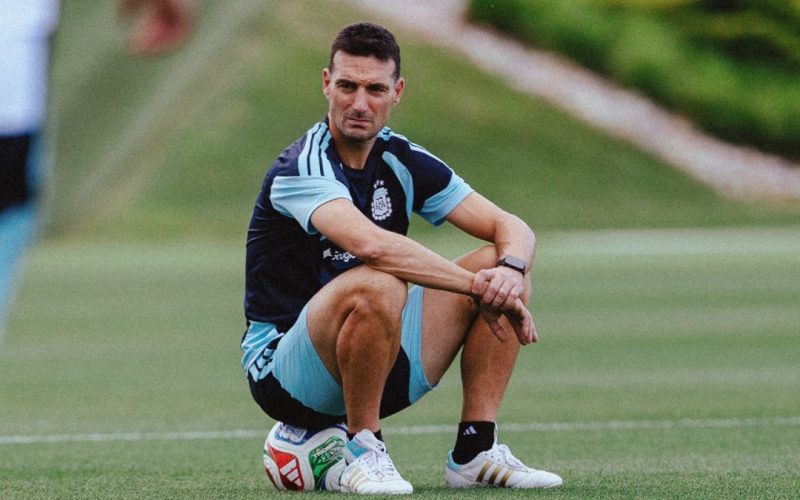 AFA acelera renovação de Scaloni após aposentadoria de Messi para novo ciclo na Argentina