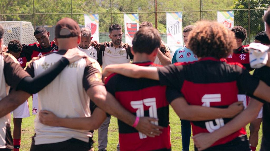 Flamengo é vice na 26ª Copa da Amizade Brasil-Japão após emocionante disputa por pênaltis contra o Vasco Celebração do torneio