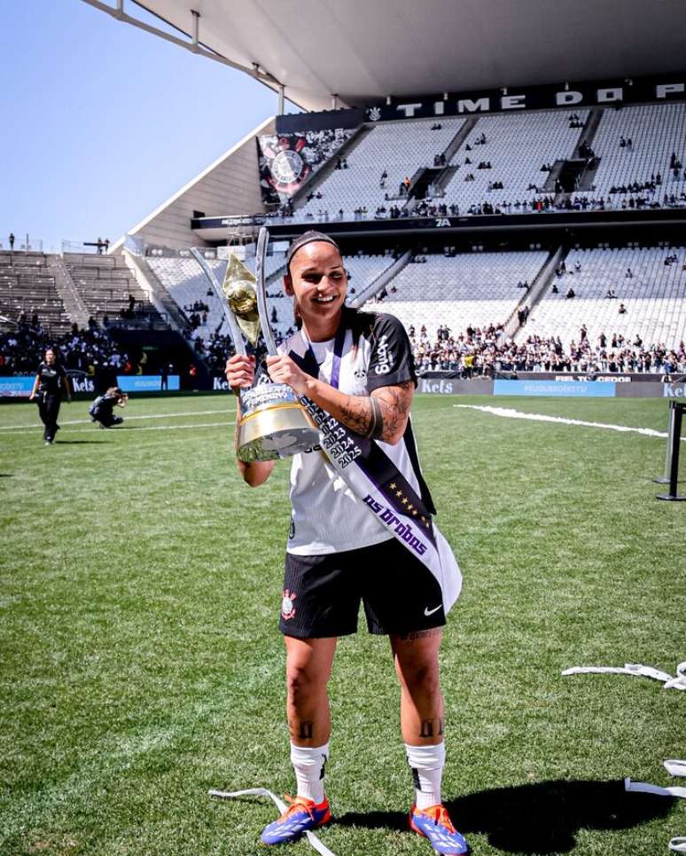 Corinthians vende de zagueira em negociação milionária