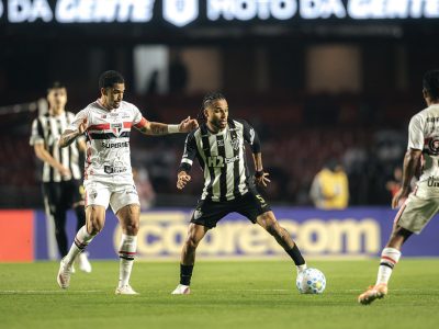 São Paulo bate Atlético-MG e se afasta da zona de rebaixamento no Brasileirão