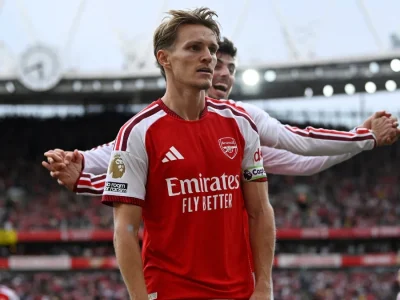 Arsenal vence Chelsea de virada e mantém 100% na Premier League com 12 jogos sem perder para o rival