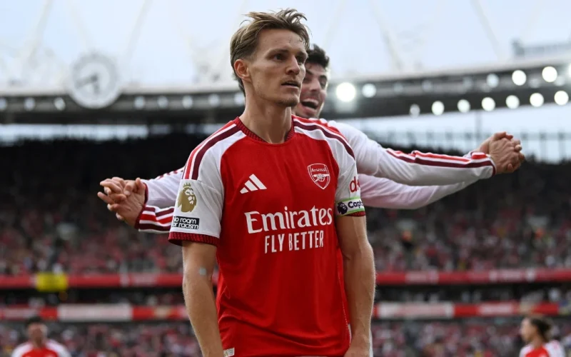 Arsenal vence Chelsea de virada e mantém 100% na Premier League com 12 jogos sem perder para o rival