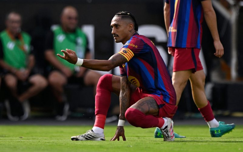 Raphinha brilha na artilharia da LaLiga e se aproxima de histórico feito pelo Barcelona