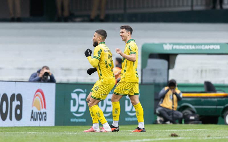 Mirassol triunfa sobre o Coritiba e amplia vantagem na luta contra o rebaixamento no Brasileirão