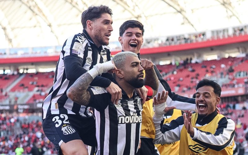 Santos supera o Internacional em 3 a 2, quebra tabu no Beira-Rio e deixa Colorado ainda mais afundado no Z-4 do Brasileirão
