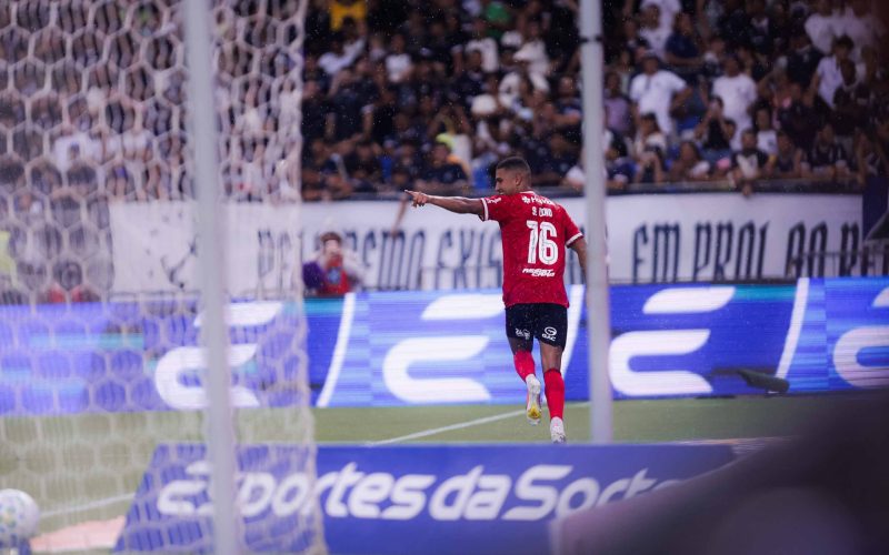 Samuel Lino brilha no Flamengo e pode ser convocado por Ancelotti para a Seleção Brasileira