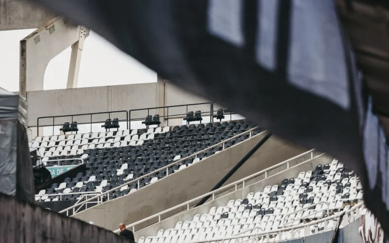 Marlon Freitas e Alexander Barboza reencontram torcida do Botafogo em duelo crucial contra o Palmeiras pelo Brasileirão