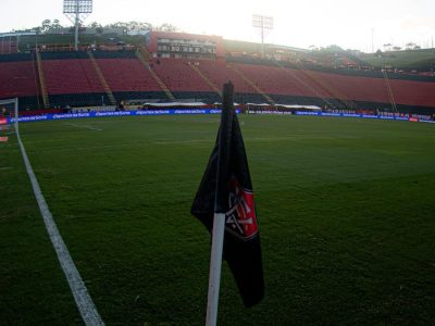 Vitória e Grêmio escalados para duelo decisivo no Brasileirão: confira as formações e os momentos das equipes